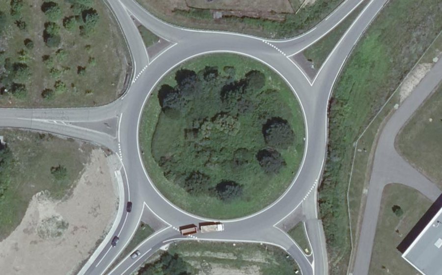 Vue aérienne du Rond-point anonyme n°25792073