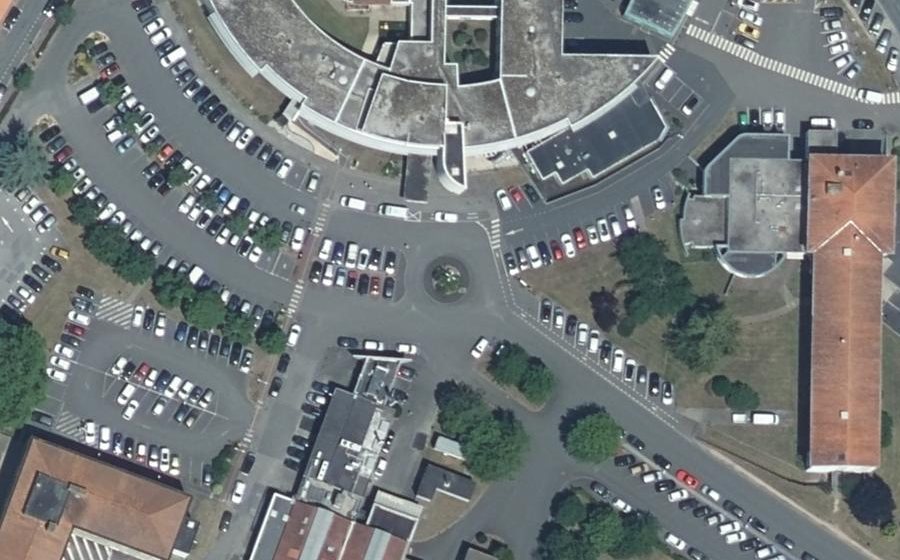 Vue aérienne du Rond-point anonyme n°257933146