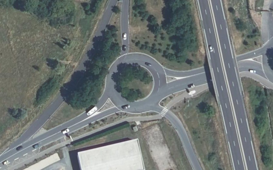 Vue aérienne du Rond-point anonyme n°25797956