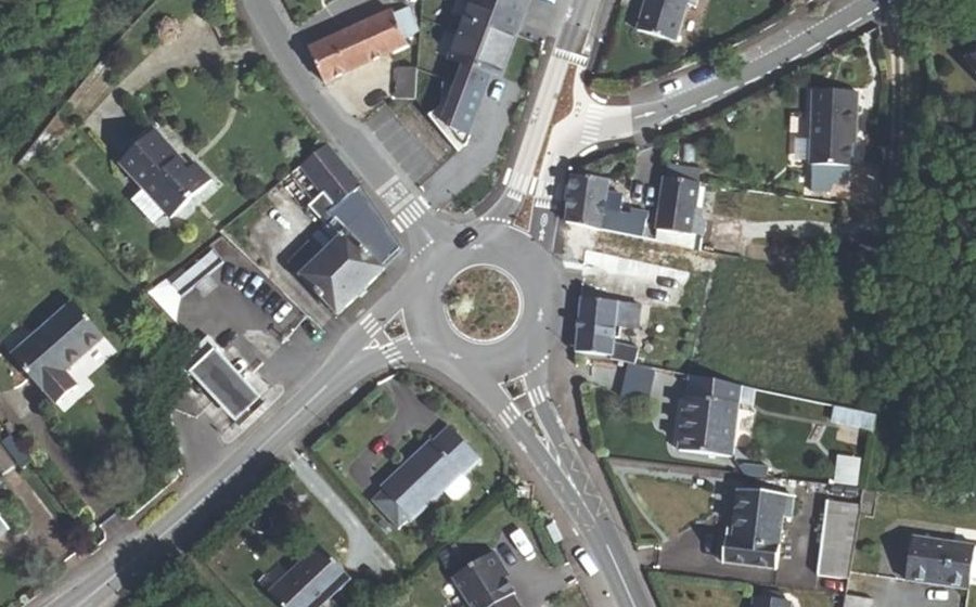 Vue aérienne du Rond-point anonyme n°25802071