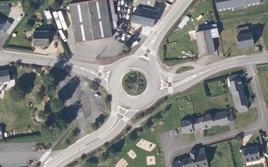 Vue aérienne du Rond-point anonyme n°25802236