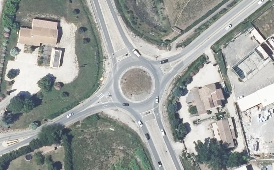 Vue aérienne du Rond-point anonyme n°25802554