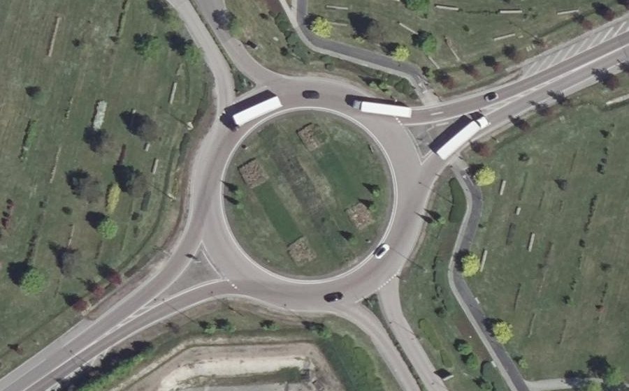 Vue aérienne du Rond-point anonyme n°25803011