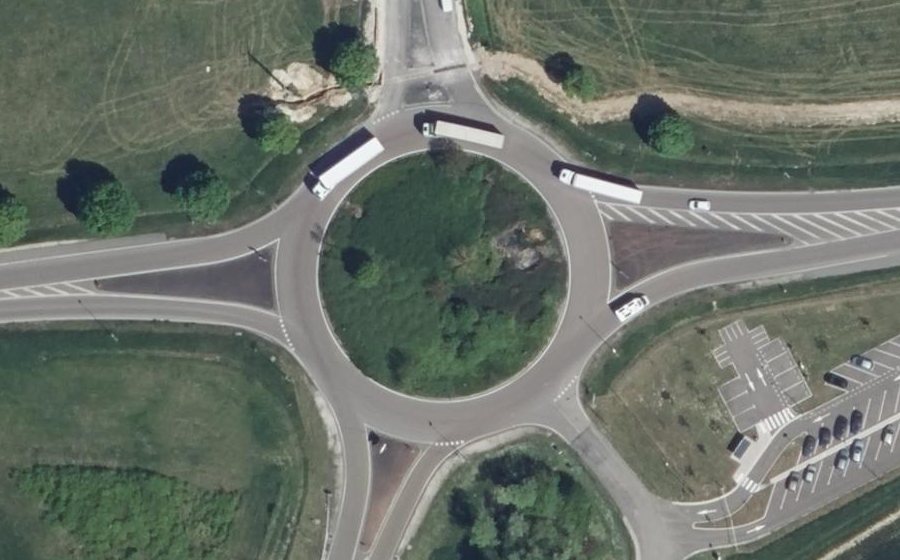 Vue aérienne du Rond-point anonyme n°25803012