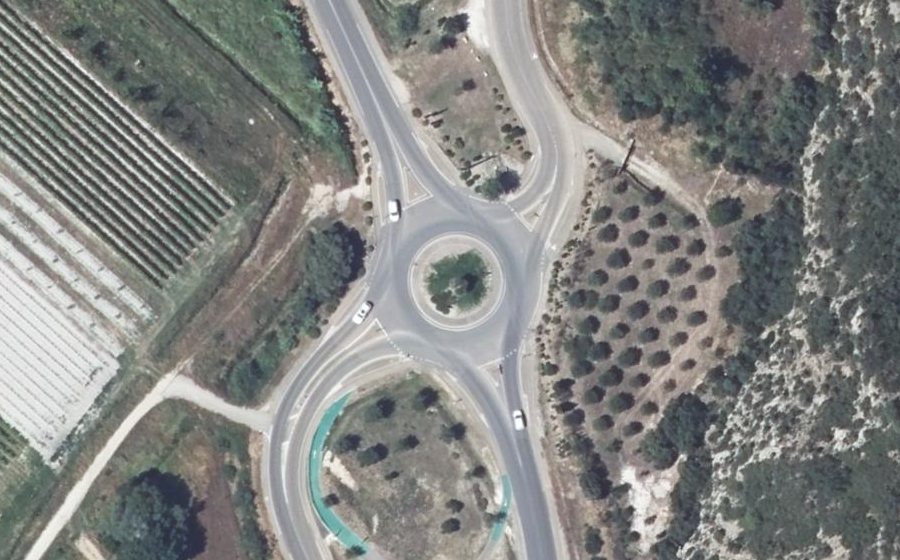 Vue aérienne du Rond-point anonyme n°25803456