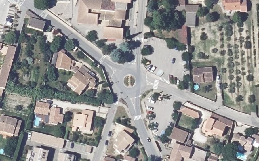 Vue aérienne du Rond-point anonyme n°25803839