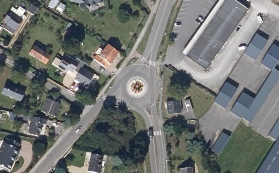 Vue aérienne du Rond-point anonyme n°25806034