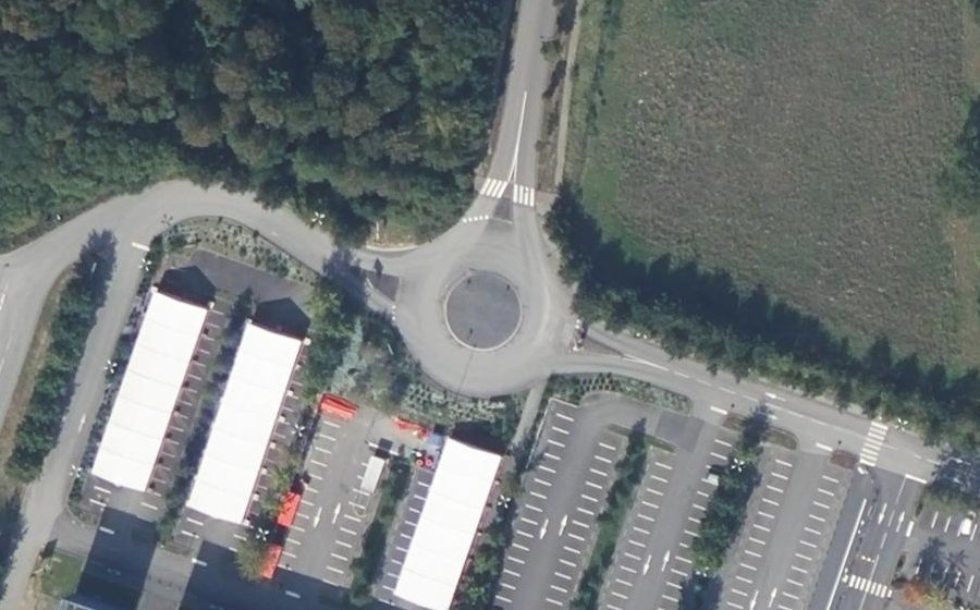 Vue aérienne du Rond-point anonyme n°25806609