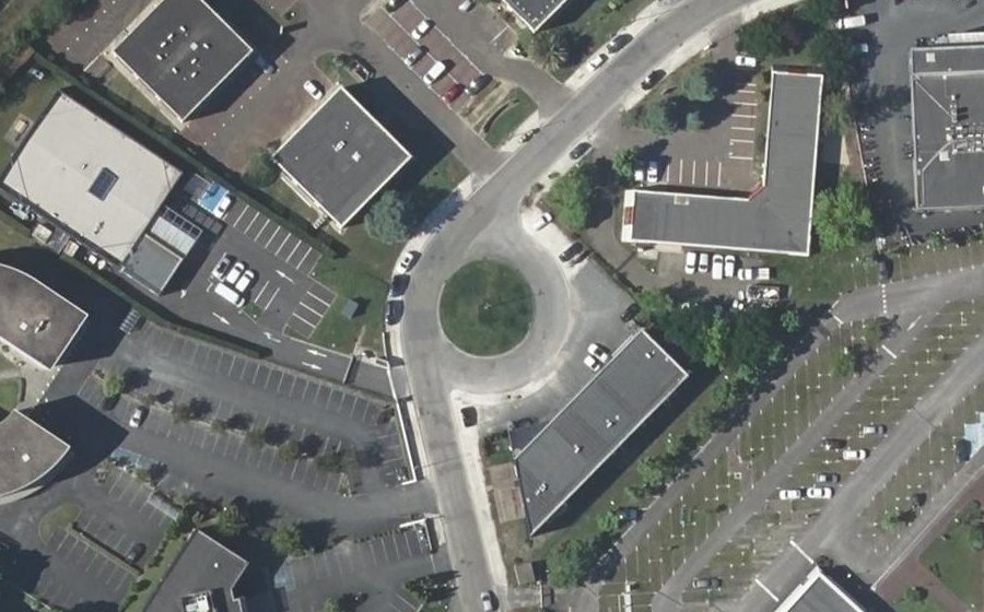 Vue aérienne du Rond-point anonyme n°25812292