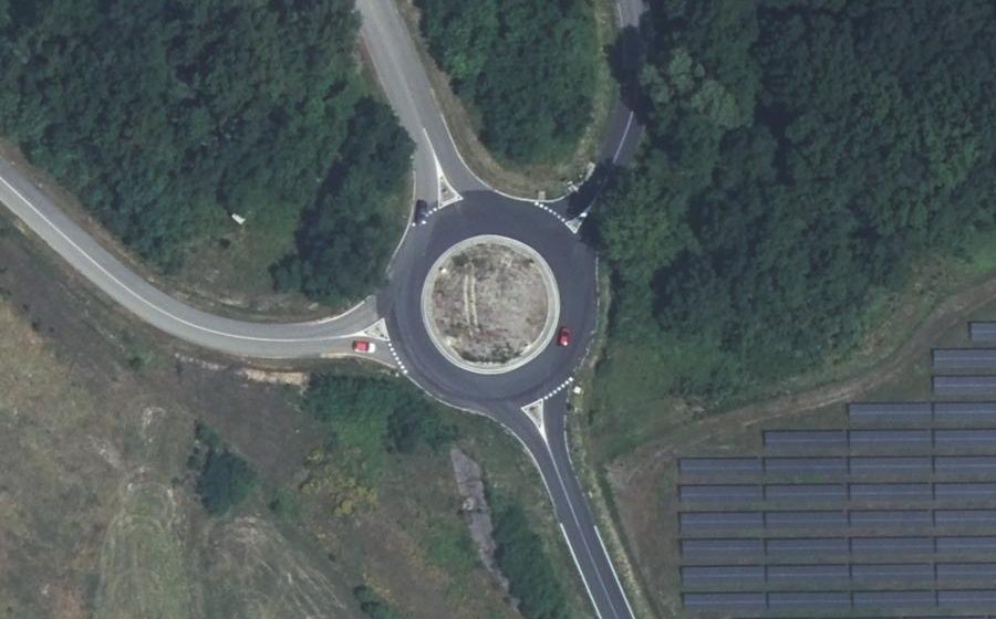 Vue aérienne du Rond-point anonyme n°258127327