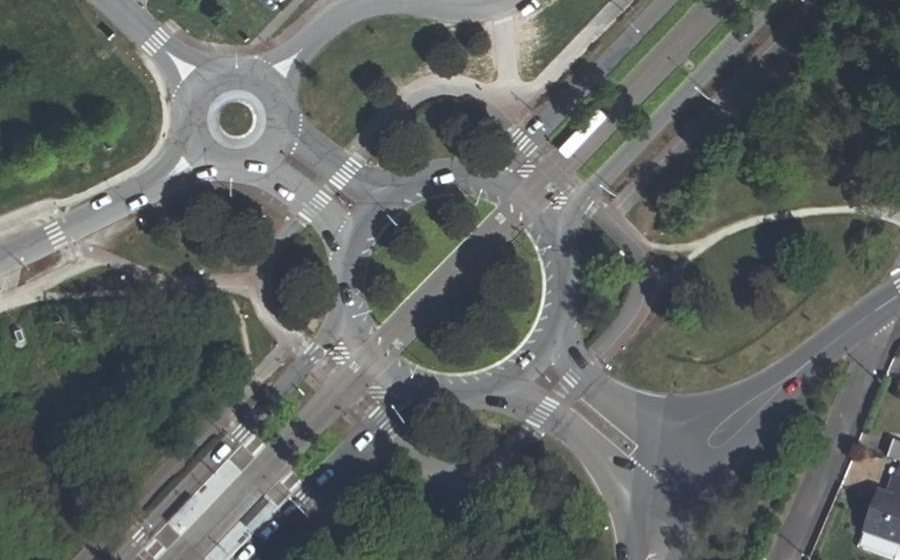 Vue aérienne du Rond-point anonyme n°25817488
