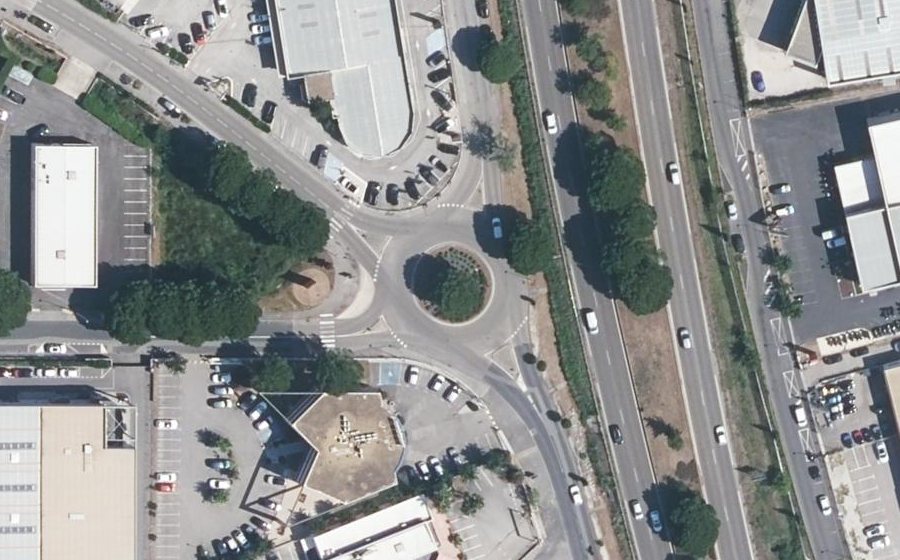 Vue aérienne du Rond-point anonyme n°25818044