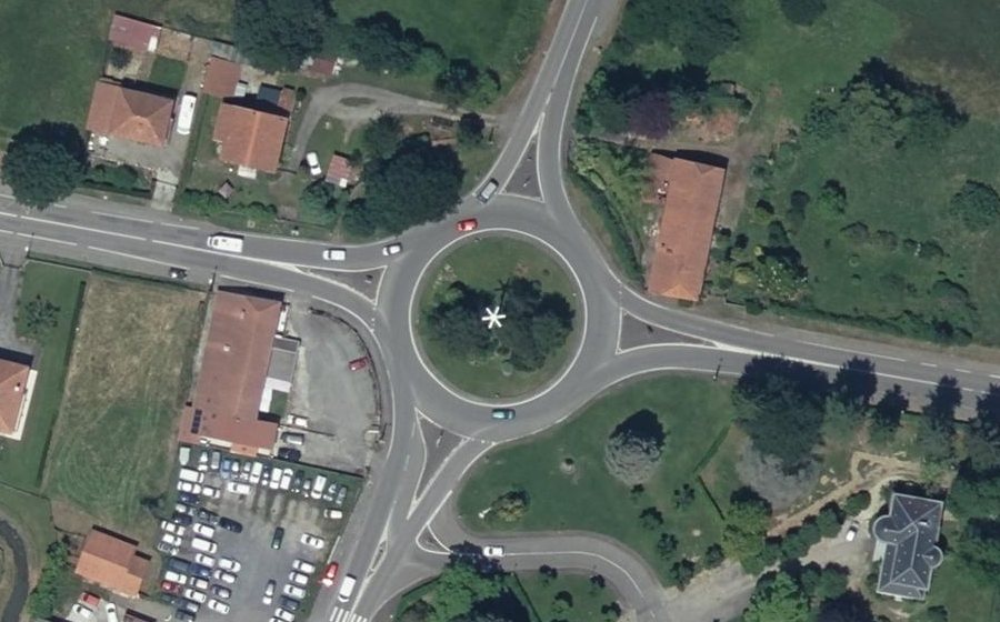 Vue aérienne du Rond-point anonyme n°25820216