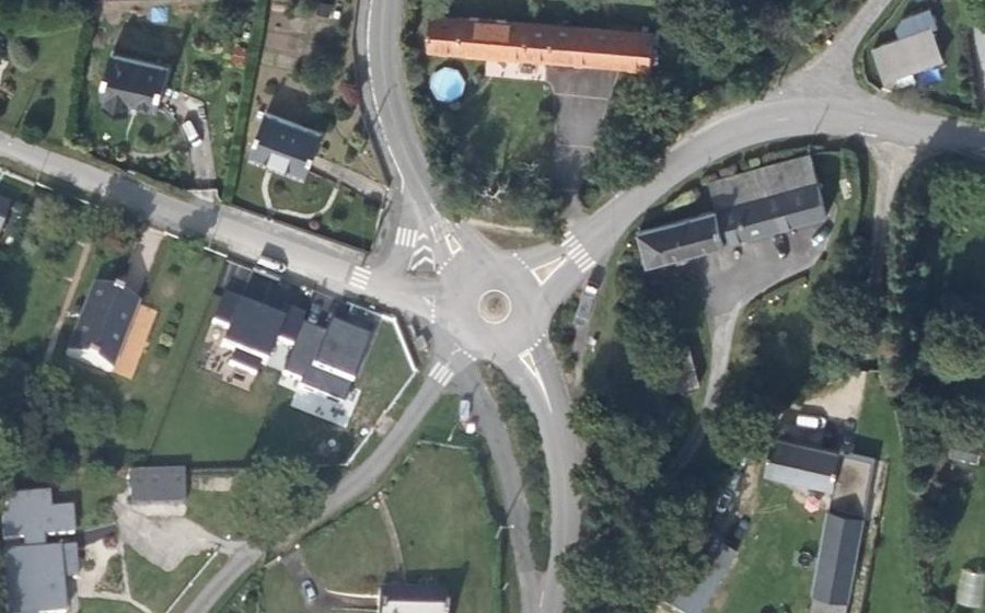 Vue aérienne du Rond-point anonyme n°25828731