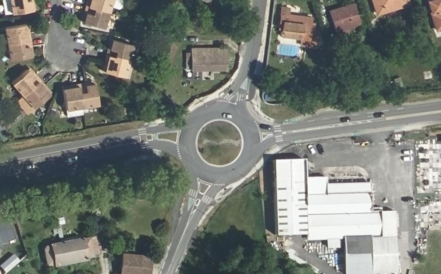 Vue aérienne du Rond-point anonyme n°25833050
