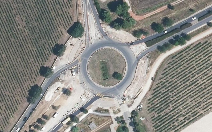 Vue aérienne du Rond-point anonyme n°25833275