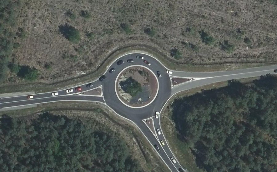 Vue aérienne du Rond-point anonyme n°25833392