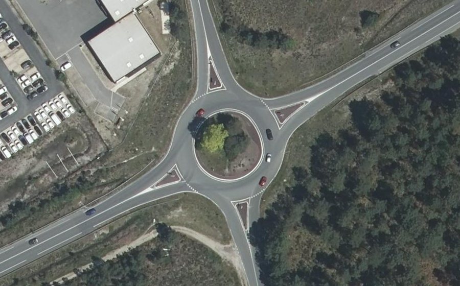 Vue aérienne du Rond-point anonyme n°25833469