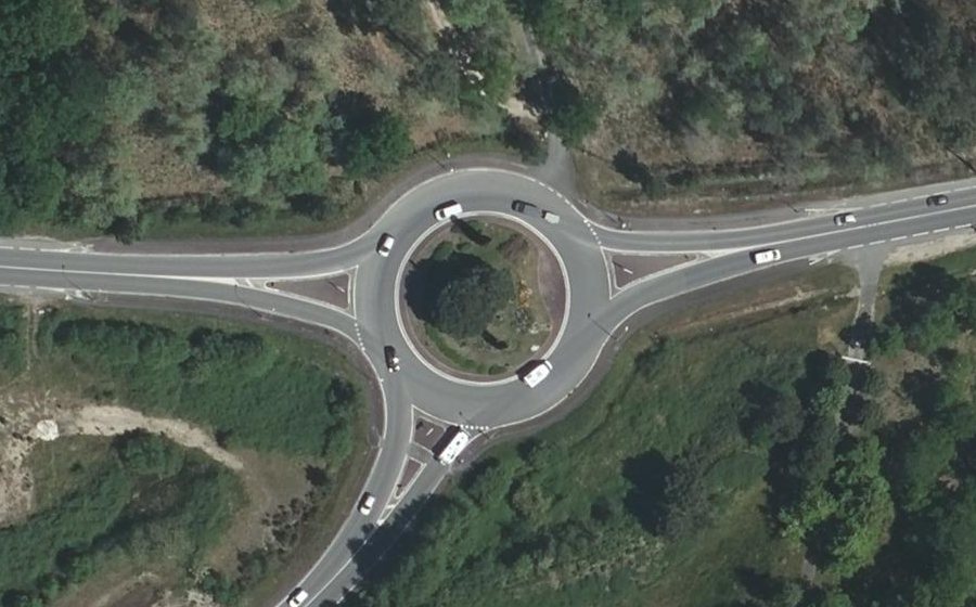 Vue aérienne du Rond-point anonyme n°25833491