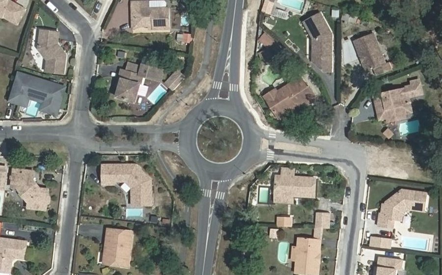Vue aérienne du Rond-point anonyme n°25833578