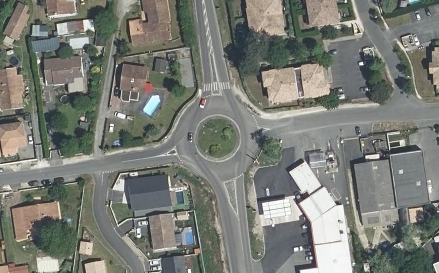 Vue aérienne du Rond-point anonyme n°25833598