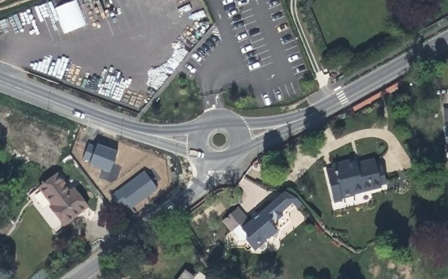 Vue aérienne du Rond-point anonyme n°25834357