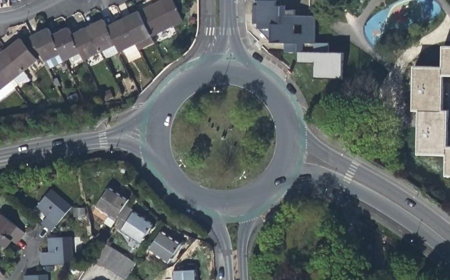 Vue aérienne du Rond-point anonyme n°25834395
