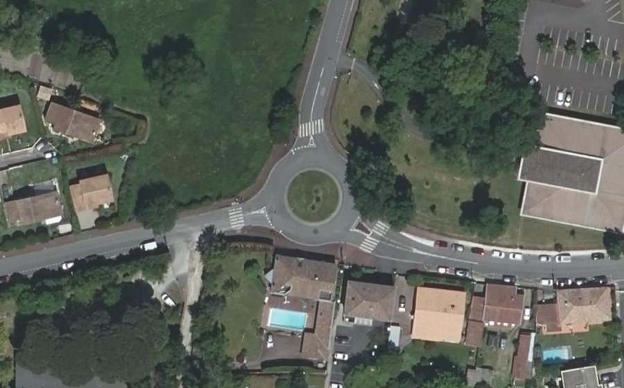 Vue aérienne du Rond-point anonyme n°25836113