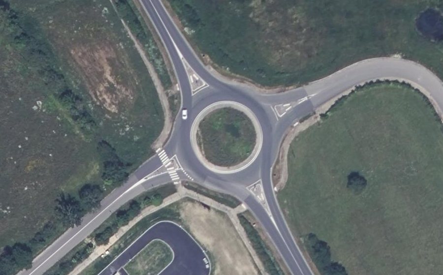 Vue aérienne du Rond-point anonyme n°258361821