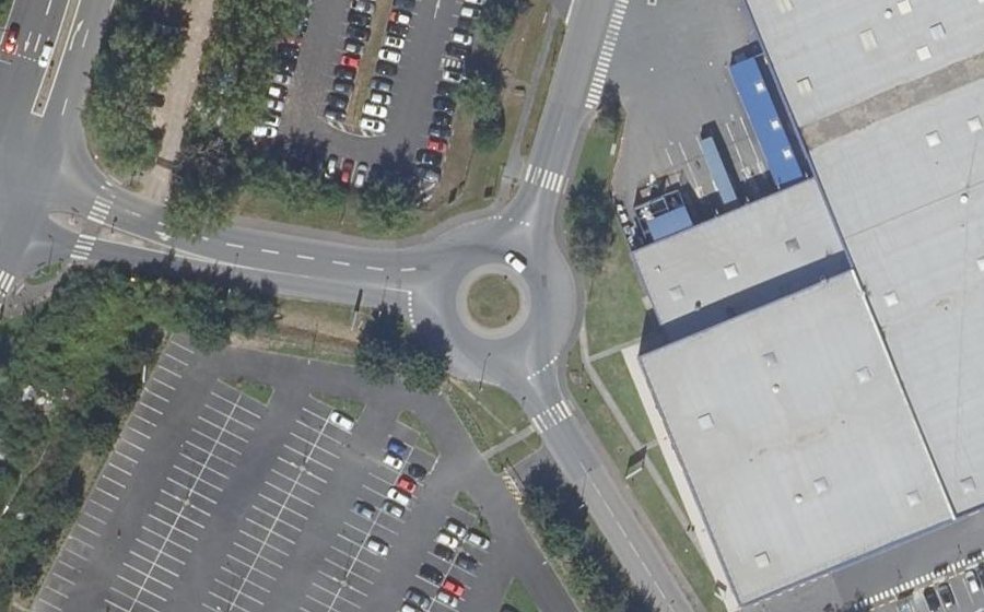 Vue aérienne du Rond-point anonyme n°25836977