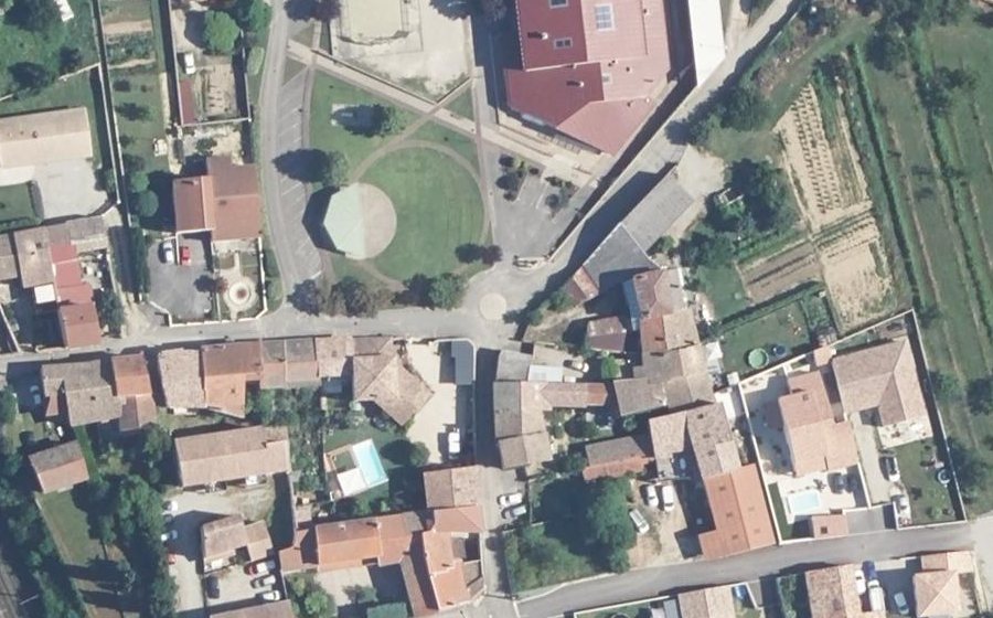 Vue aérienne du Rond-point anonyme n°25841939