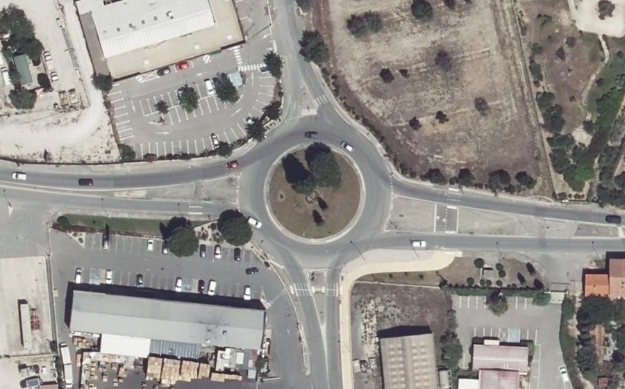 Vue aérienne du Rond-point anonyme n°25844354