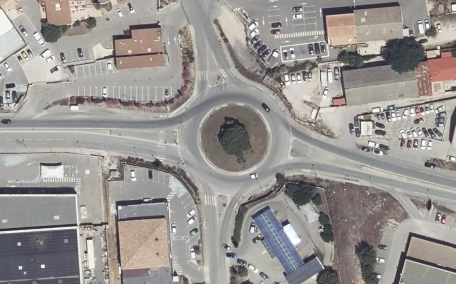 Vue aérienne du Rond-point anonyme n°25844371