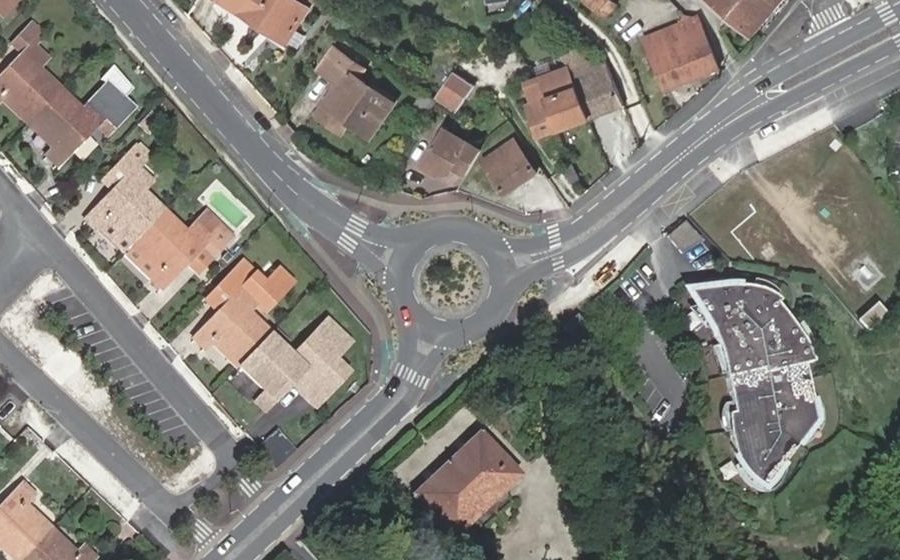 Vue aérienne du Rond-point anonyme n°25847130