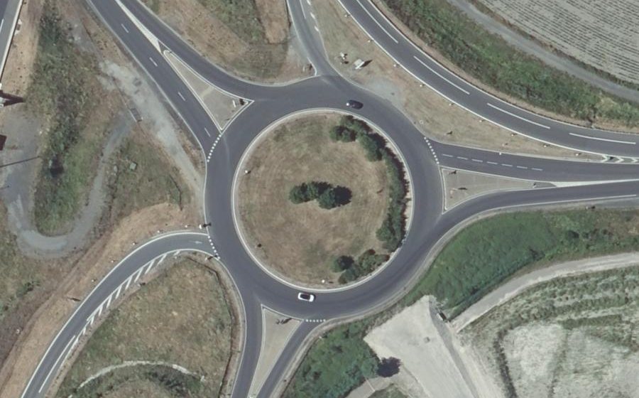 Vue aérienne du Rond-point anonyme n°25847160