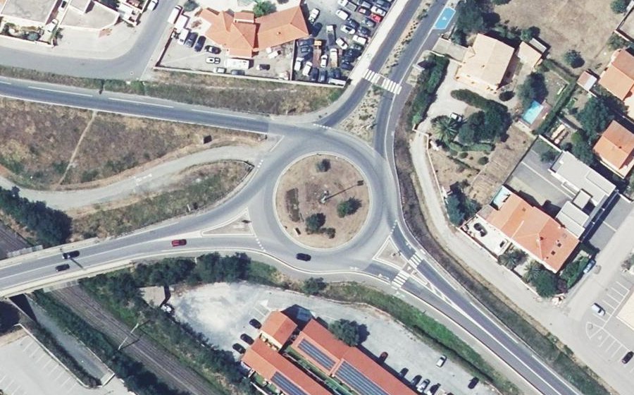 Vue aérienne du Rond-point anonyme n°25848846