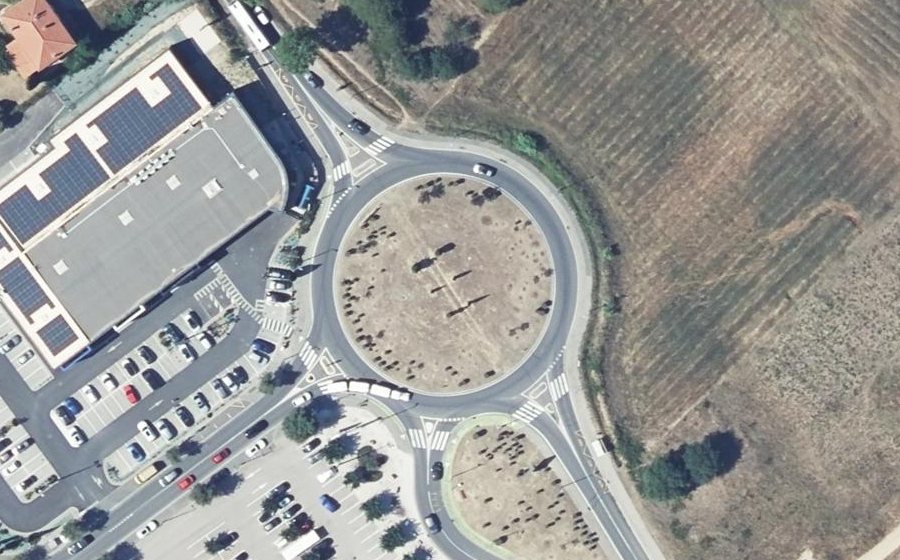 Vue aérienne du Rond-point anonyme n°25848861