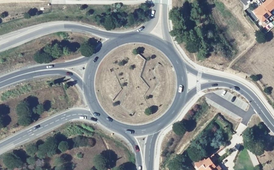 Vue aérienne du Rond-point anonyme n°25848894