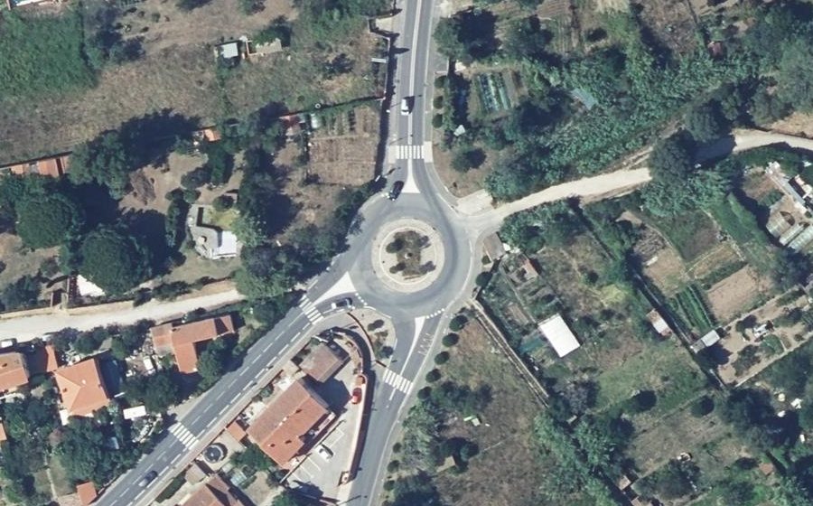 Vue aérienne du Rond-point anonyme n°25848910