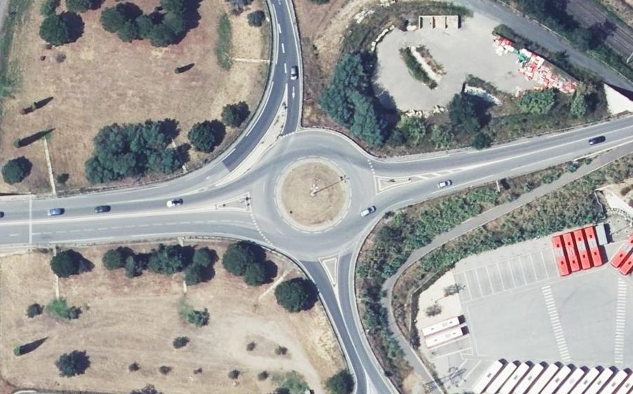 Vue aérienne du Rond-point anonyme n°25848929
