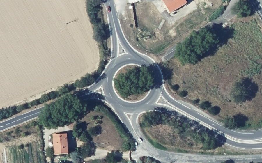 Vue aérienne du Rond-point anonyme n°25849011