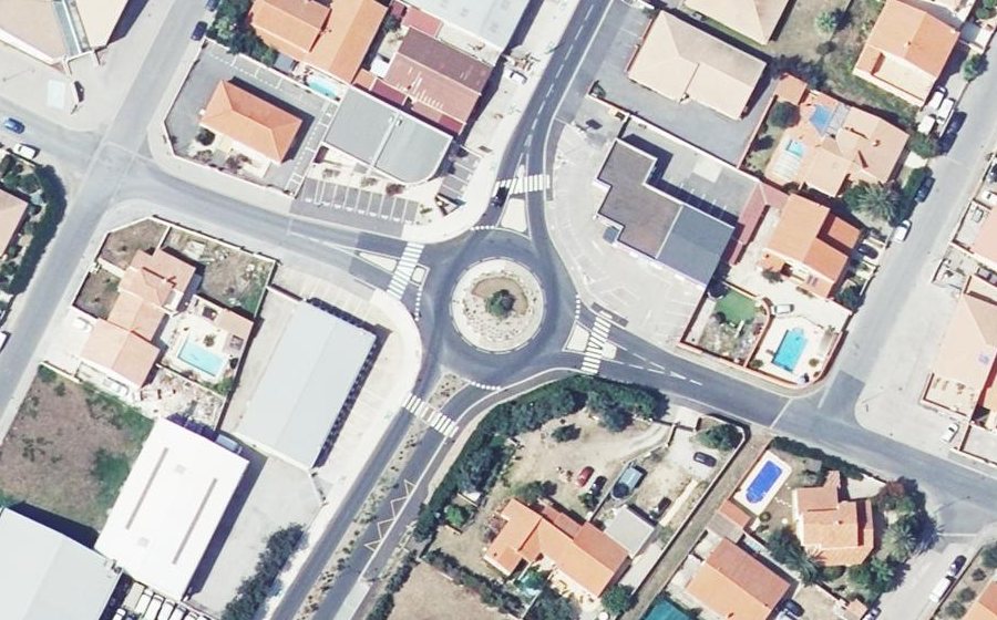 Vue aérienne du Rond-point anonyme n°25849012