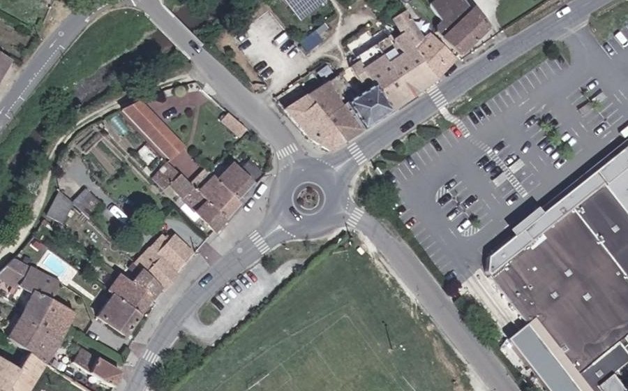 Vue aérienne du Rond-point anonyme n°25849541