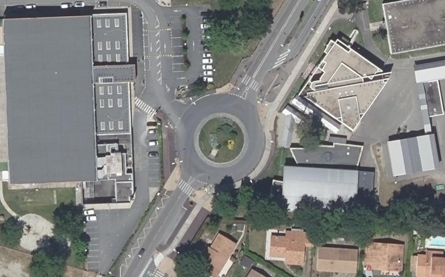 Vue aérienne du Rond-point anonyme n°25849801