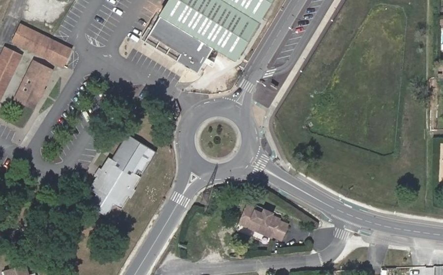 Vue aérienne du Rond-point anonyme n°25849805