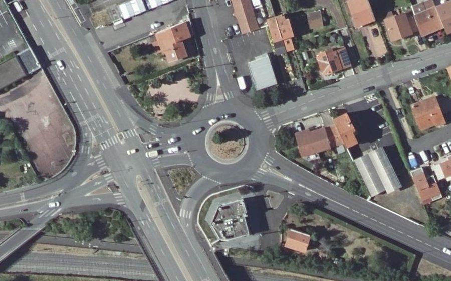 Vue aérienne du Rond-point anonyme n°25849887