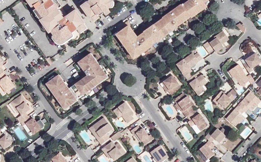 Vue aérienne du Rond-point anonyme n°258507496