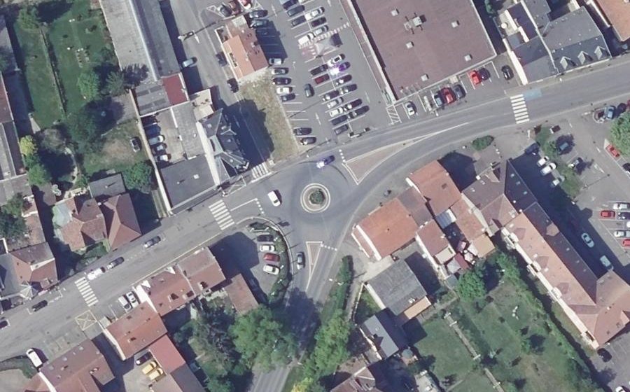 Vue aérienne du Rond-point anonyme n°25851199