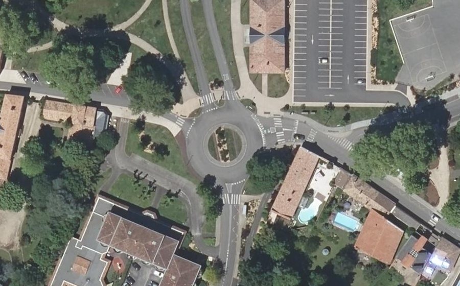 Vue aérienne du Rond-point anonyme n°25851785