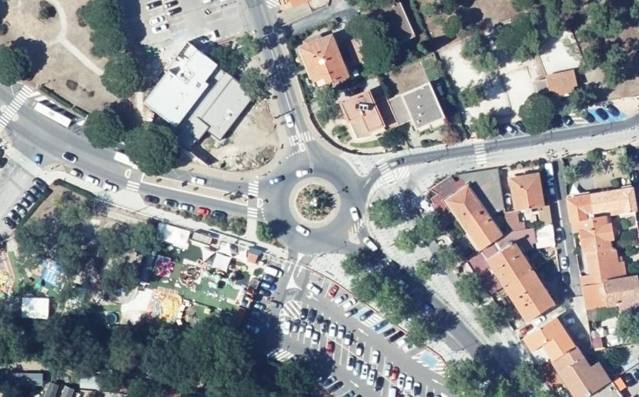 Vue aérienne du Rond-point anonyme n°25851900